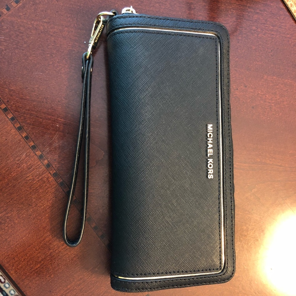 Michael Kors Jet Set Travel Continental Wallet